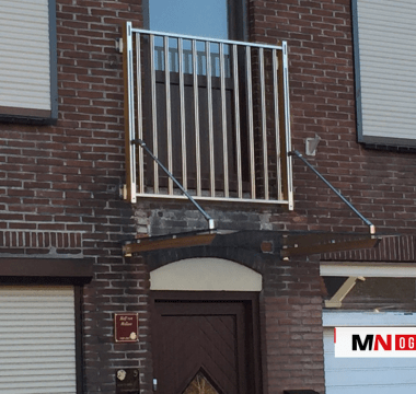 universal-nadstresek-1