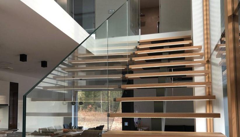 Steklene stopniscne ograje mnograje